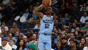 状态不佳！莫兰特上半场7中1仅得3分2板3助 还有3失误